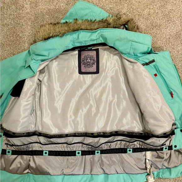 Oakley thinsulate Gretchen Bleiler ski jacket, LARGE - Picture 7 of 16